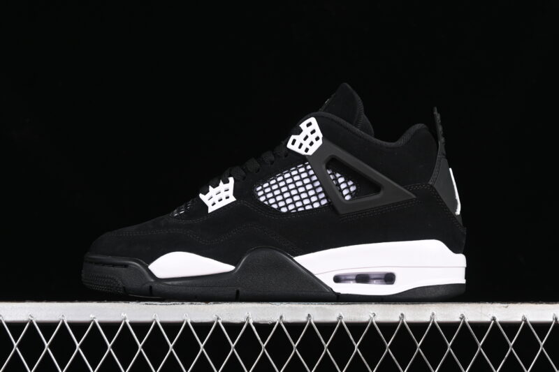 AIR JORDAN 4 RETRO "WHITE THUNDER