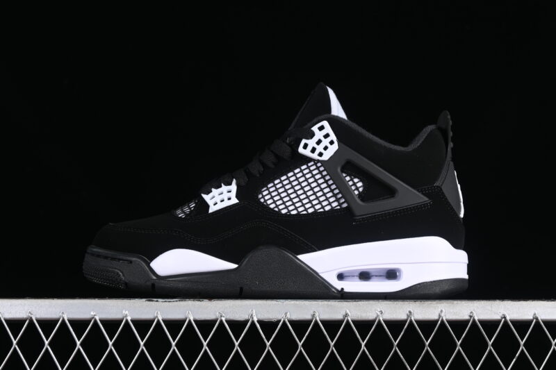 AIR JORDAN 4 RETRO "WHITE THUNDER