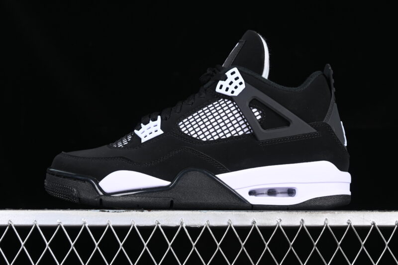 AIR JORDAN 4 RETRO "WHITE THUNDER
