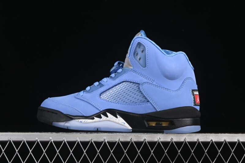 AIR JORDAN 5 RETRO "UNIVERSITY BLUE