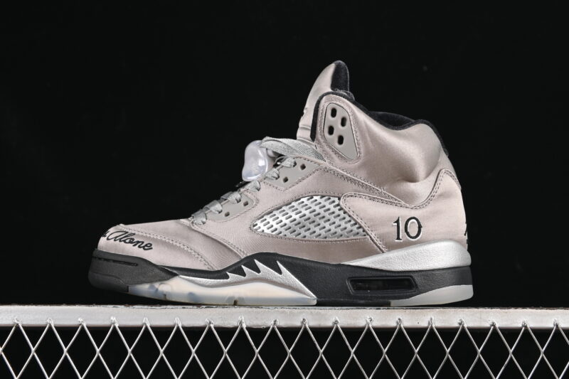 AIR JORDAN 5 RETRO "WINGS