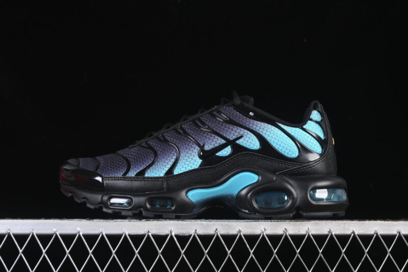 NIKE TN BLACK HYDRANGEAS