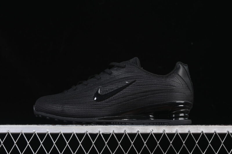 NIKE SHOX BLACK