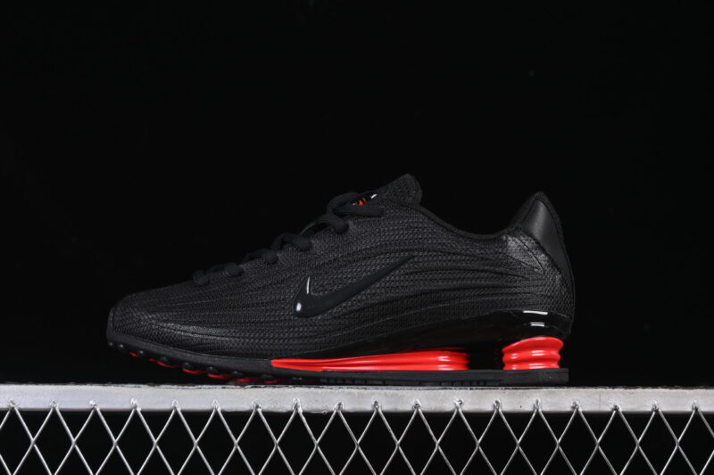 NIKE SHOX BRED