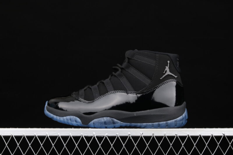 AIR JORDAN 11 CAP AND GOWN