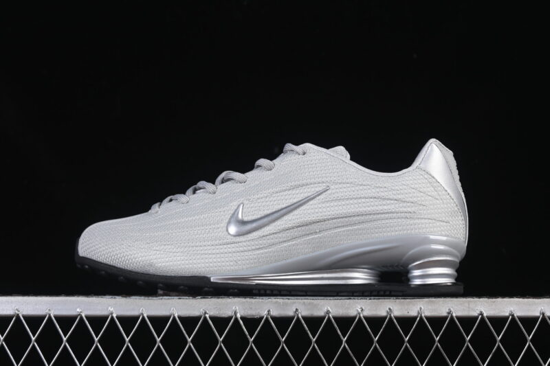 NIKE SHOX PHANTOM