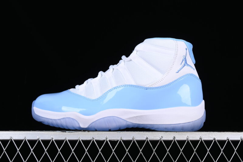 AIR JORDAN 11 UNC
