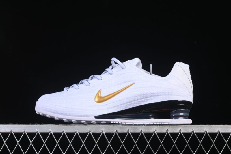 NIKE SHOX WHITE METALLIC GOLD